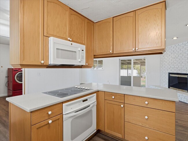 Building Photo - 4 Bedroom Home for Rent in Sanger | Sierra Views | 2,140± Sq. Ft. | Lawn Care Included