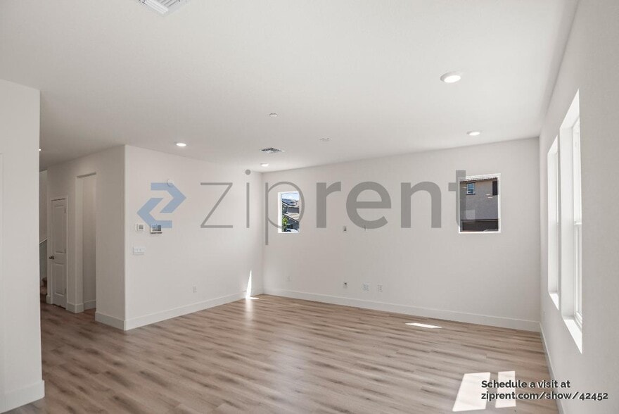 Building Photo - 24771 Manzanita Dr