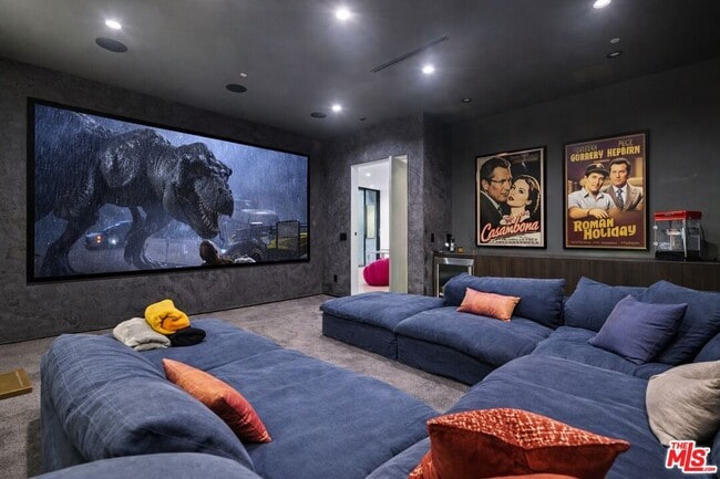 Building Photo - 418 N Sweetzer Ave