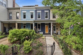 Building Photo - 1526 D St SE