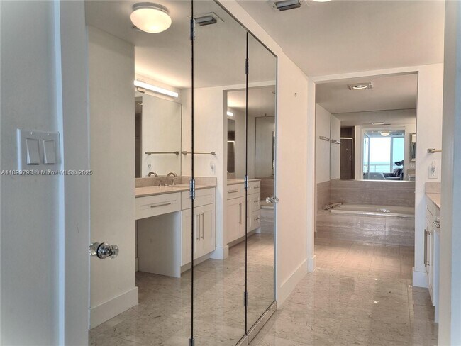 Building Photo - 4101 N Ocean Blvd