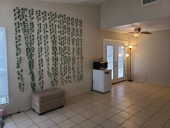Building Photo - 715 San Mario Ct
