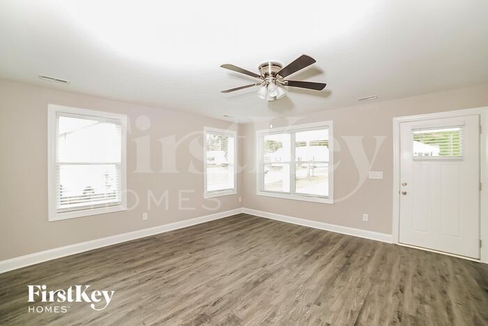 Building Photo - 131 Fir Dr