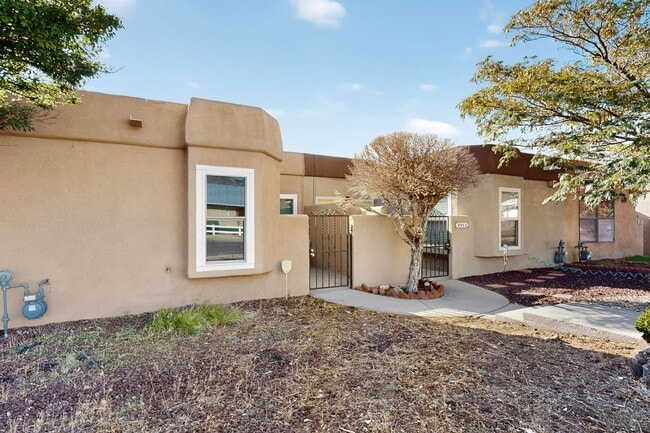 Building Photo - NE 2 Bedroom 2 Bath with Garage