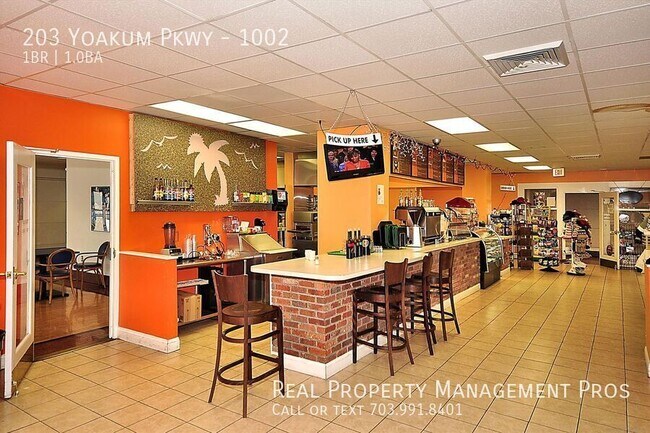 Building Photo - 203 Yoakum Pkwy