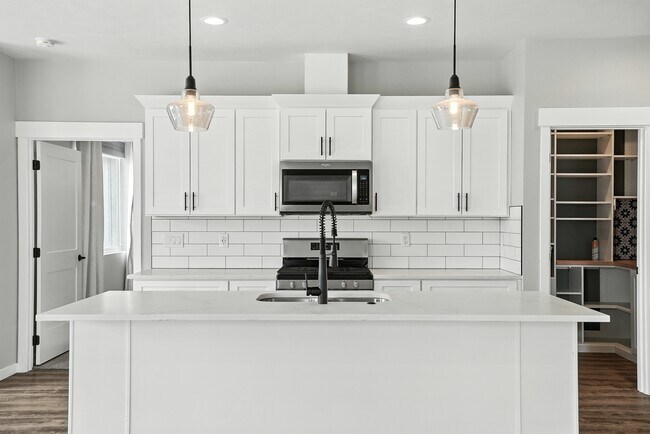 Building Photo - 3008 N Marguerite Rd