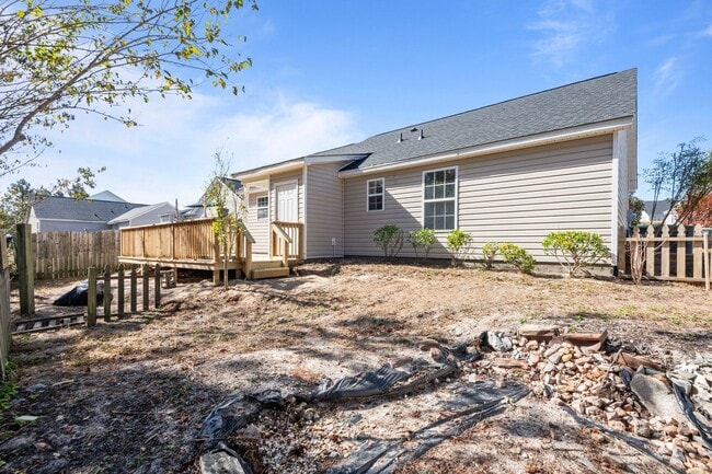 Building Photo - Beautiful 3 bedroom HOME