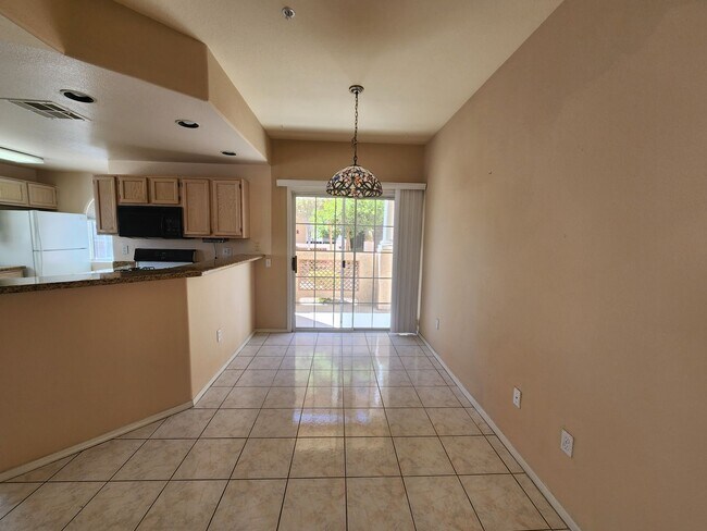 Building Photo - Fabulous First Floor Condo!