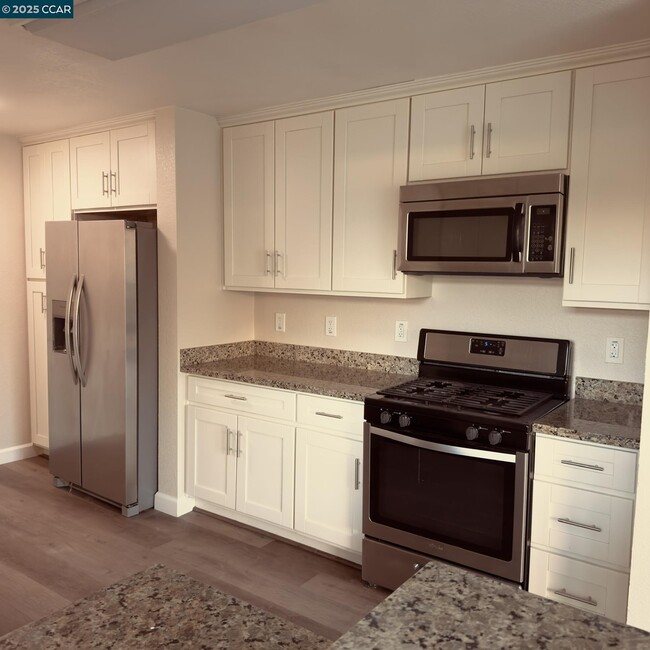 Building Photo - 202 Almondtree Ln