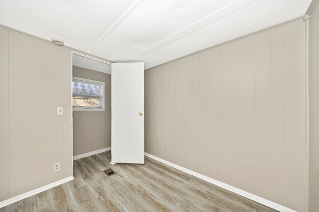 Building Photo - 5201 Amos Reeder Rd