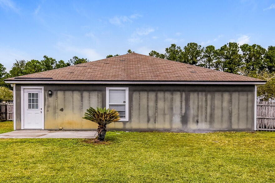 Building Photo - 8706 Star Leaf Rd N