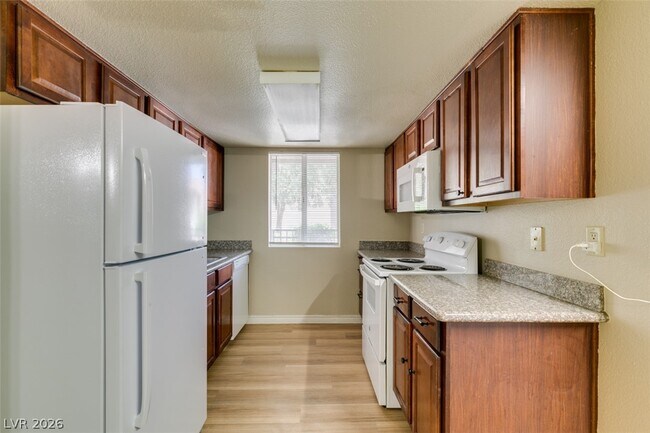 Building Photo - 4450 Sandy River Dr