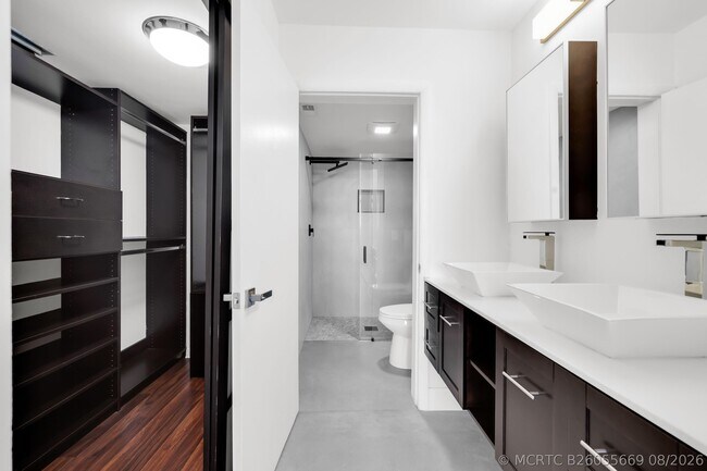 Building Photo - 2768 Carambola Cir S