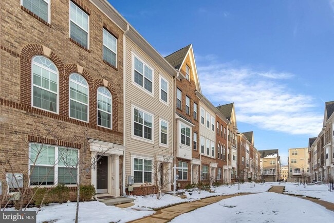 Building Photo - 7105 Rowlock Aly