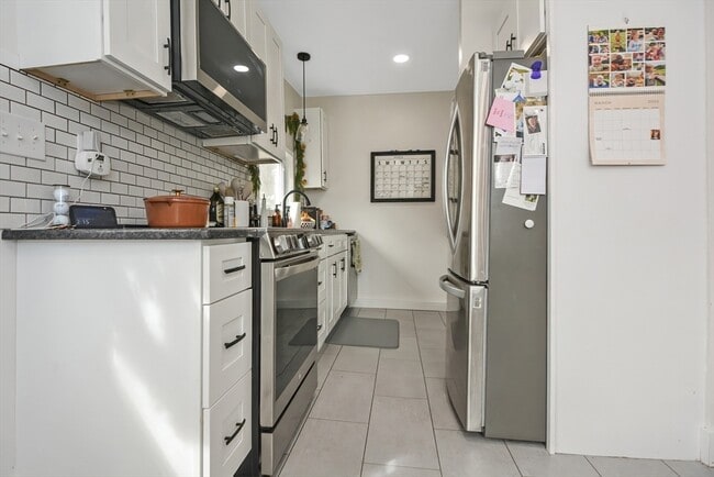 Building Photo - 21 Cemetery St