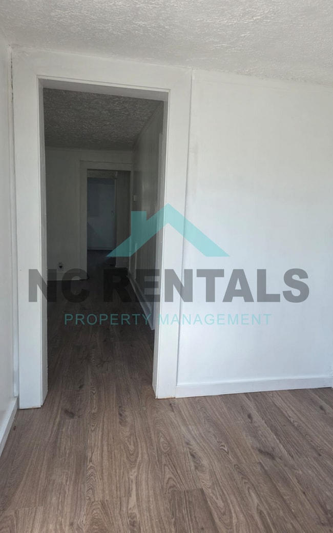 Building Photo - 715 3rd Ave