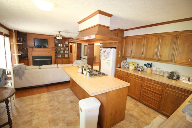 Building Photo - 2153 Southwood Rd