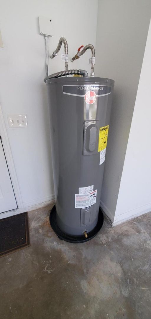 Building Photo - Experience the perfect blend of comfort and style in this charming 3-bedroom, 2-bathroom corner l...