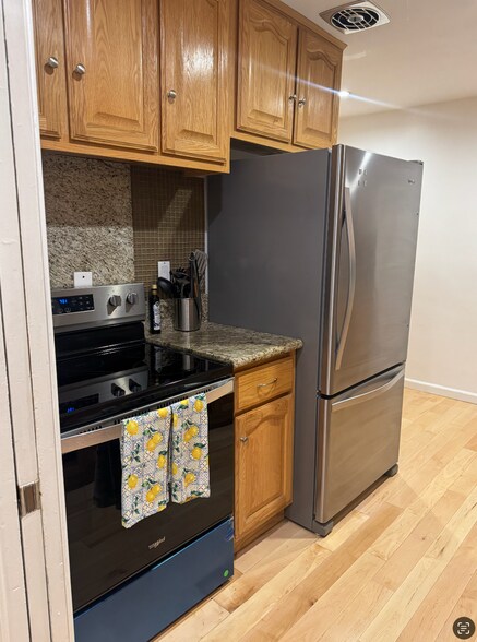 Building Photo - 8550 Holloway Dr