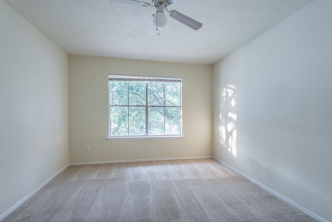 Building Photo - 11711 Sunny Stream Dr