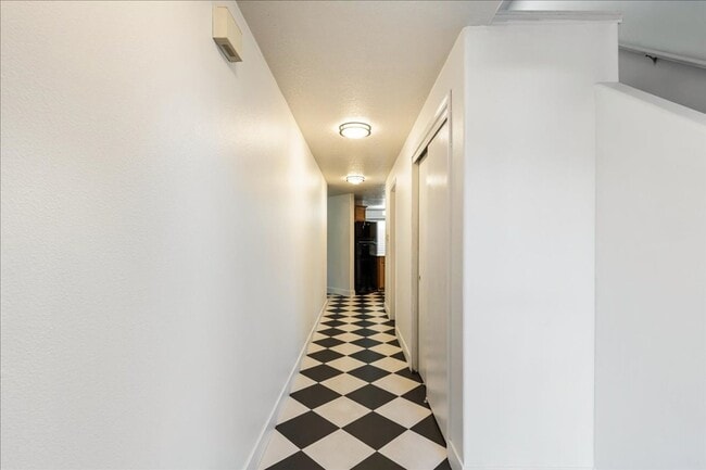Building Photo - Versatile 4-Bedroom Corner Condo with Main...