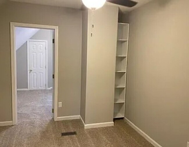 Building Photo - 3Bed/2.5Bath 1600 sq ft home located in Braewick
