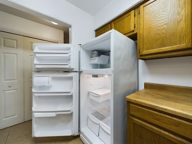 Building Photo - 3150 Belle Meade Dr