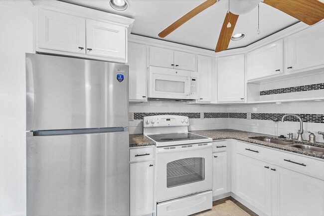 Building Photo - 2049 Hythe A