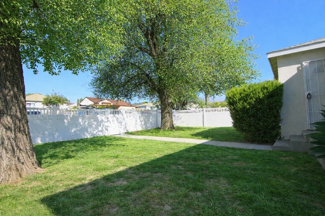 Building Photo - 14436 Carlsbad St