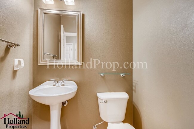 Building Photo - Spacious & Stylish 4-Bedroom Home in Desirable Northwest Portland