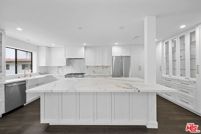 Building Photo - 1486 Palisades Dr