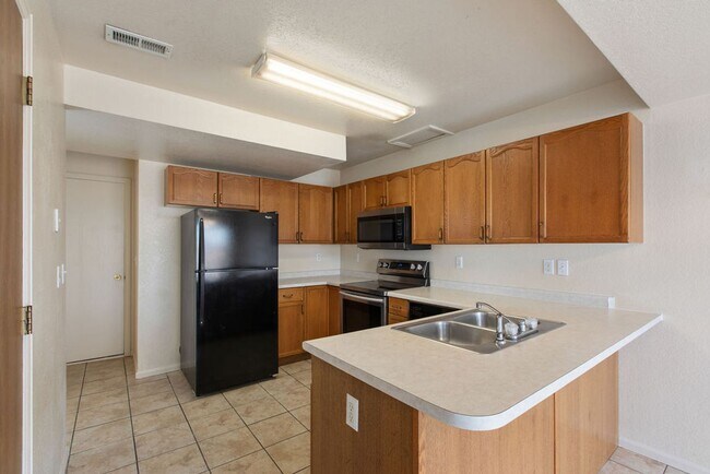 Building Photo - 430-432 Sundance Cir N