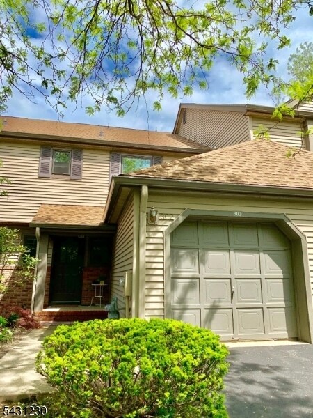 Building Photo - 302 Marten Rd