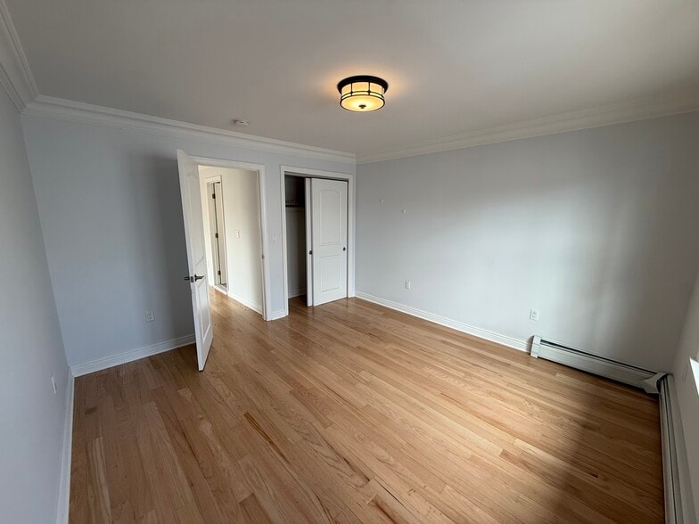 Building Photo - 307 9th St