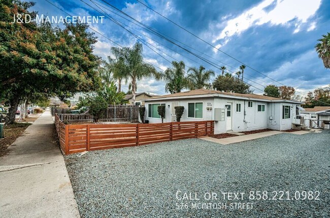 Building Photo - Renovated Duplex w/ Parking and Fenced Yard