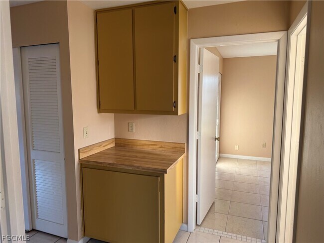 Building Photo - 234 Oakside St