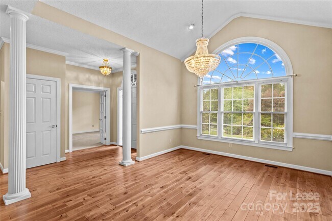 Building Photo - 4522 Long Cove Dr
