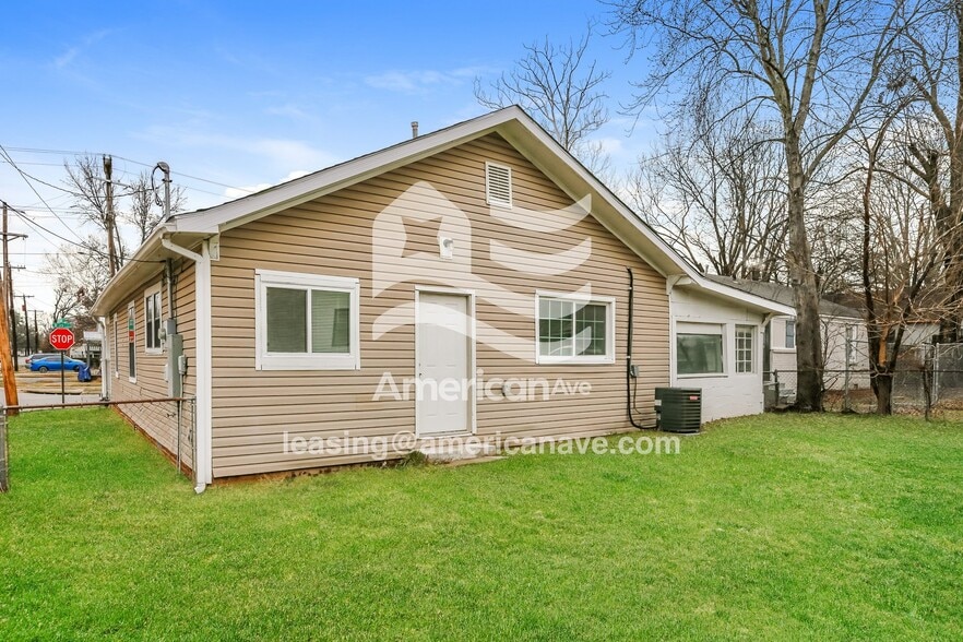 Building Photo - 524 W 35th St