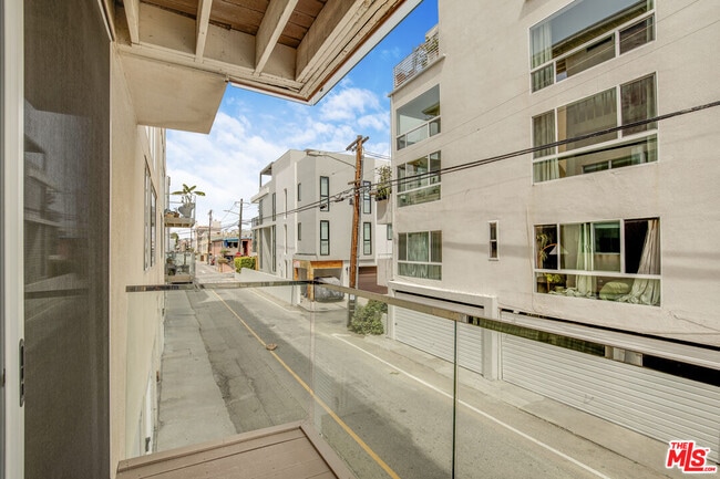 Building Photo - 1 Ironsides St