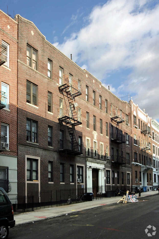 Building Photo - Harding Court
