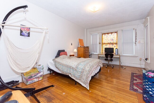 Building Photo - Fantastic 3 bed 1 Bath in Allston