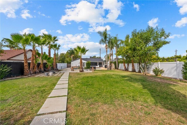 Building Photo - 23036 Burbank Blvd