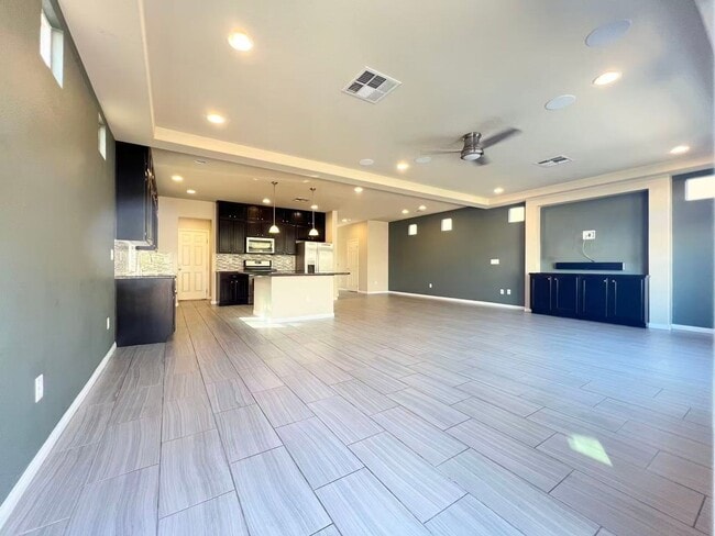 Building Photo - Beautiful 2 story single house