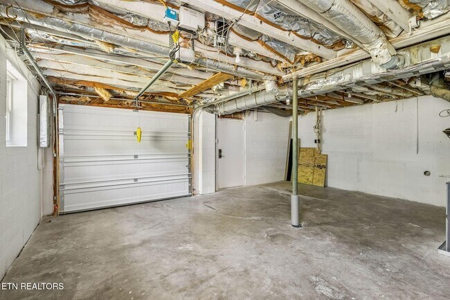 Building Photo - 12201 W Kingsgate Rd