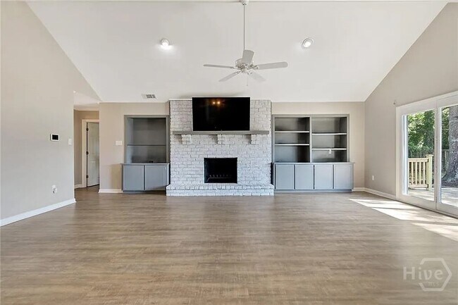 Building Photo - 154 MacKay Dr
