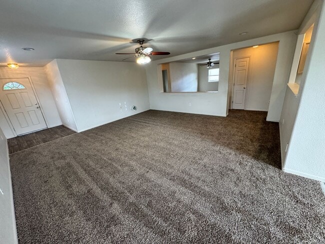 Building Photo - 9480 Canyon Meadows Dr