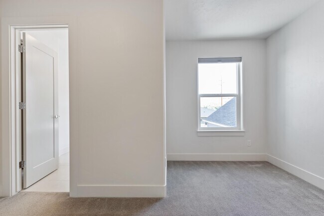 Building Photo - 3811 S Eckert Rd
