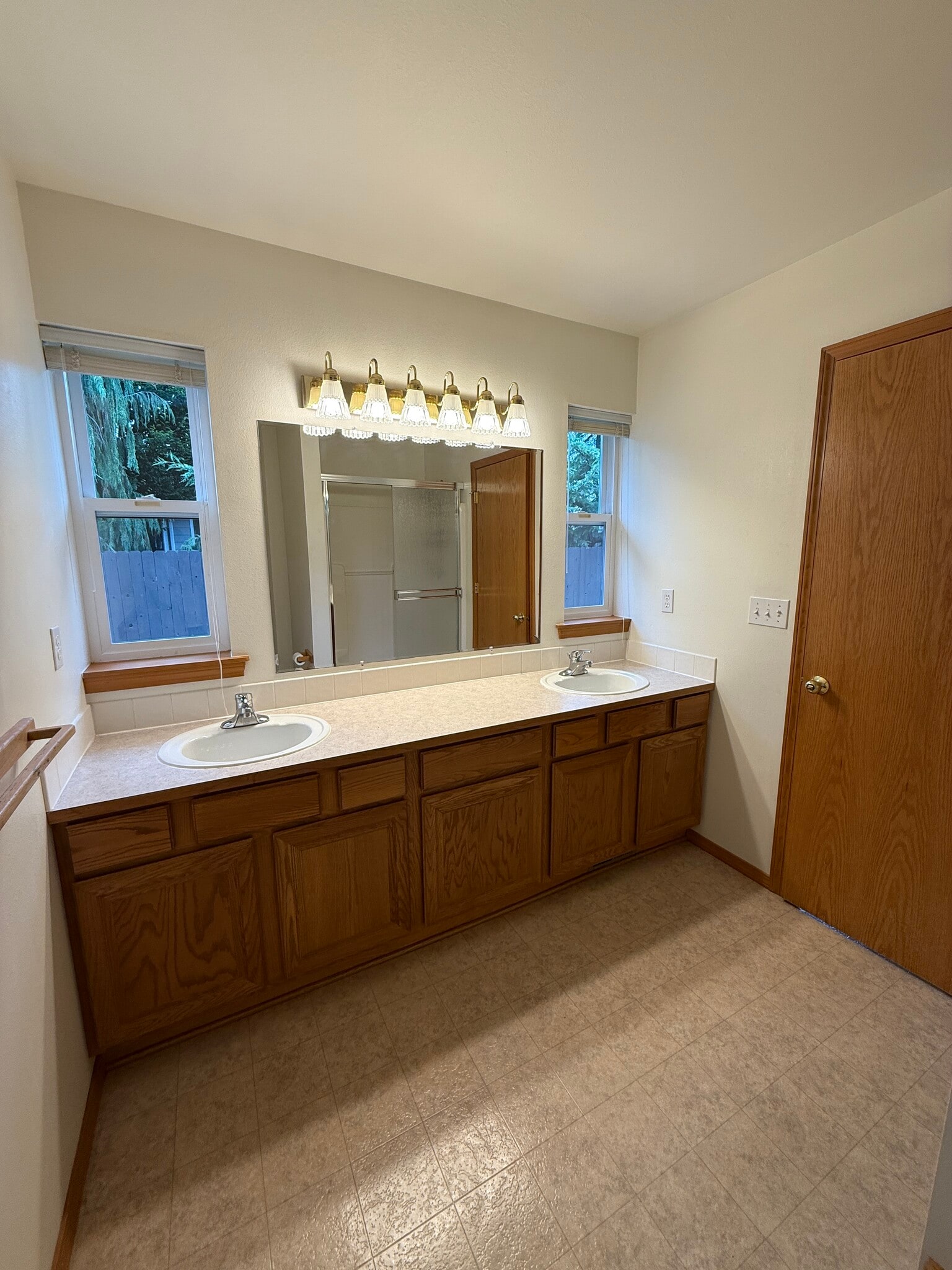Master bath - 1529 Sarah St