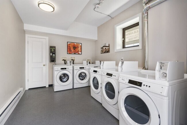 Building Photo - 585 Hoboken Rd