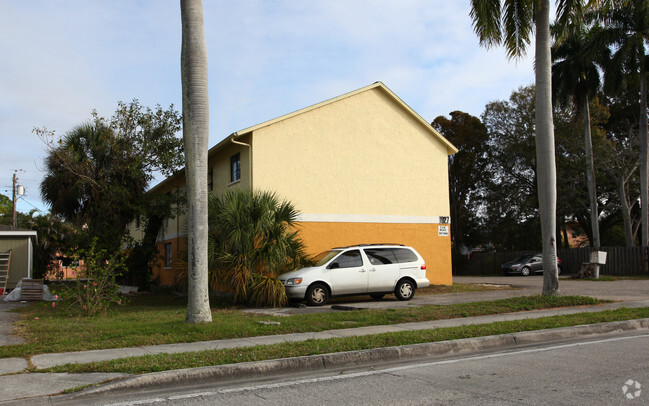 Building Photo - 1927 Hill Ave